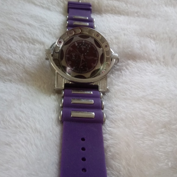 Watch - Picture 4 of 4